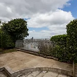 Veeve - At The Doorstep Of Trocadero