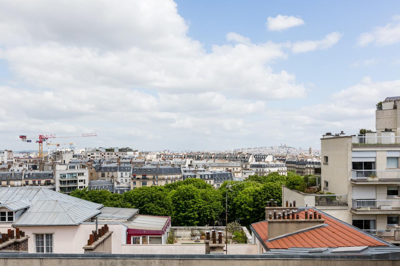 Veeve - At The Doorstep Of Trocadero *